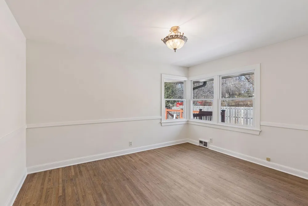 2079 Upper Saint Dennis Rd, Saint Paul, MN 55116