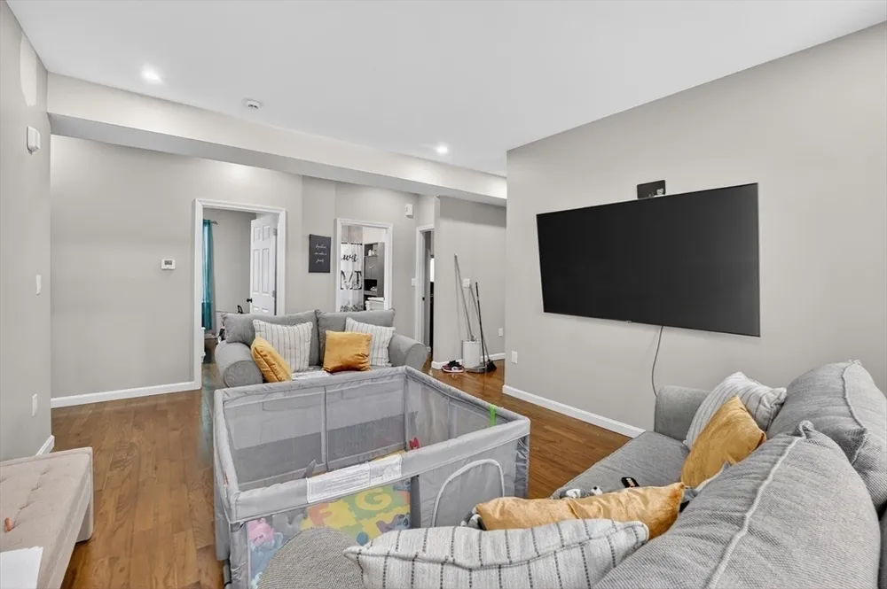 37 Stonehurst St, Boston, MA 02122