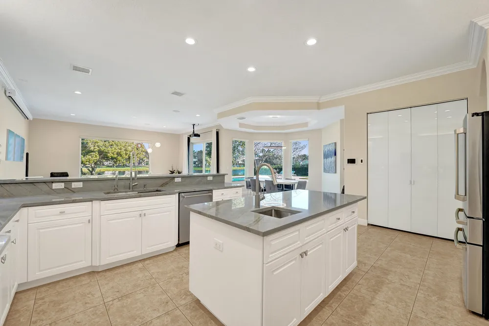 2846 Juniper Ln, Davie, FL 33330