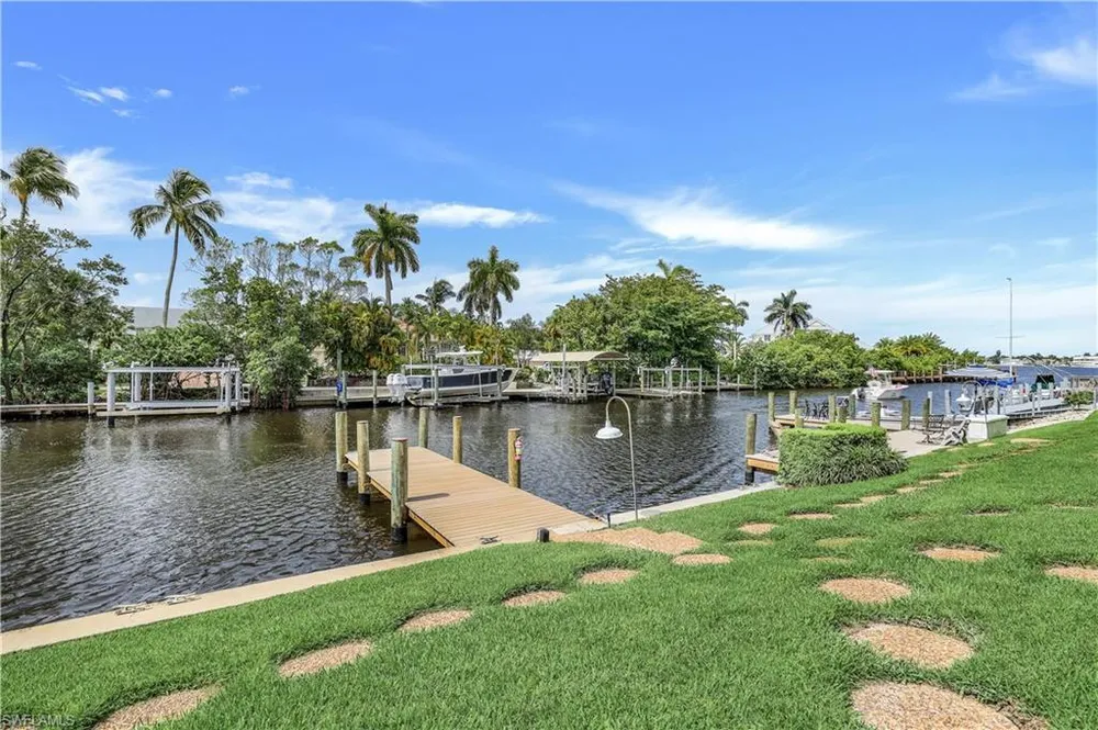 1390 Chesapeake Ave, Naples, FL 34102