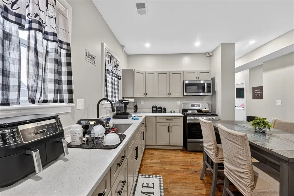 37 Stonehurst St, Boston, MA 02122