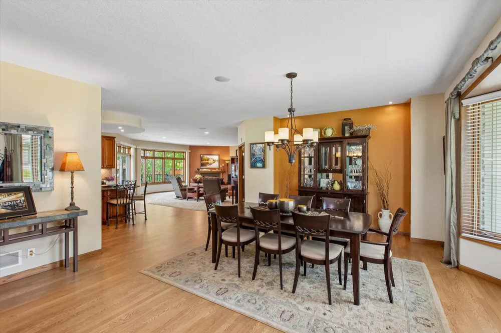 412 E 135th St, Burnsville, MN 55337