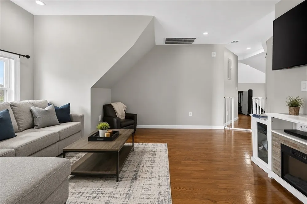 37 Stonehurst St, Boston, MA 02122