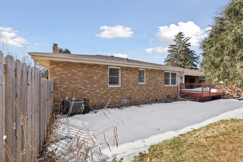 2079 Upper Saint Dennis Rd, Saint Paul, MN 55116