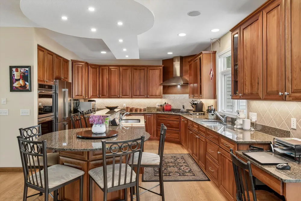 412 E 135th St, Burnsville, MN 55337