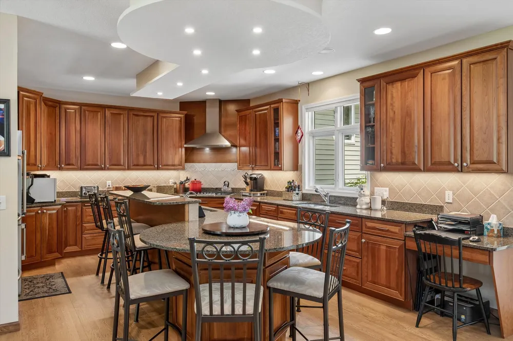 412 E 135th St, Burnsville, MN 55337
