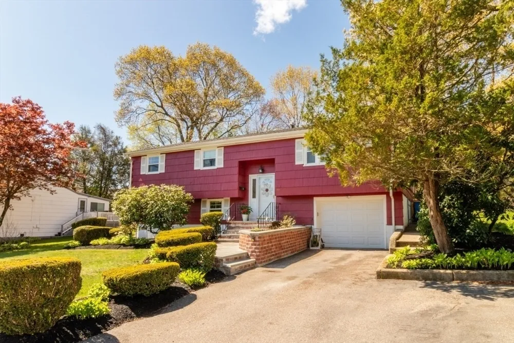 89 FERNANDEZ CIR, Randolph, MA 02368