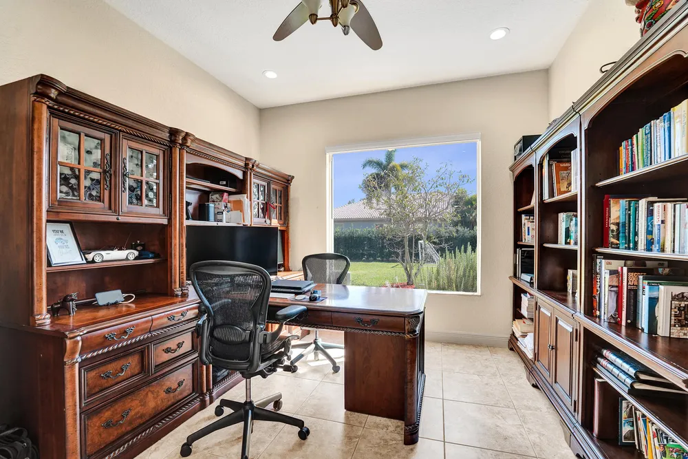 2846 Juniper Ln, Davie, FL 33330