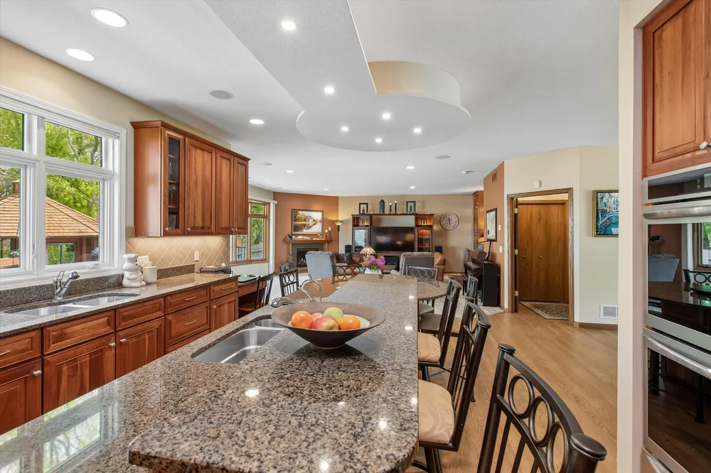 412 E 135th St, Burnsville, MN 55337