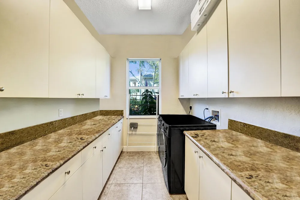 2846 Juniper Ln, Davie, FL 33330