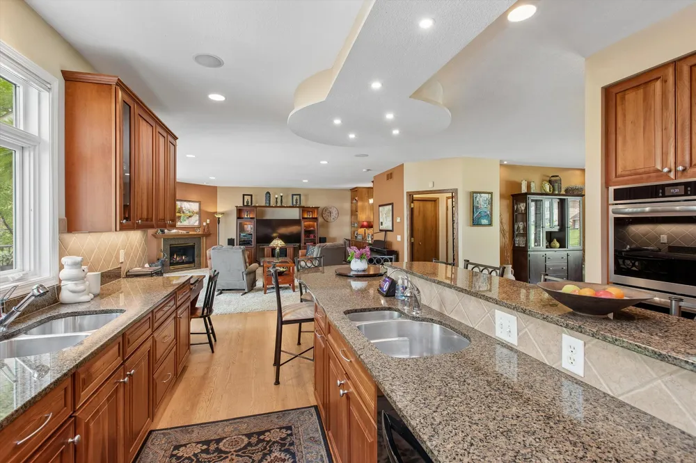 412 E 135th St, Burnsville, MN 55337