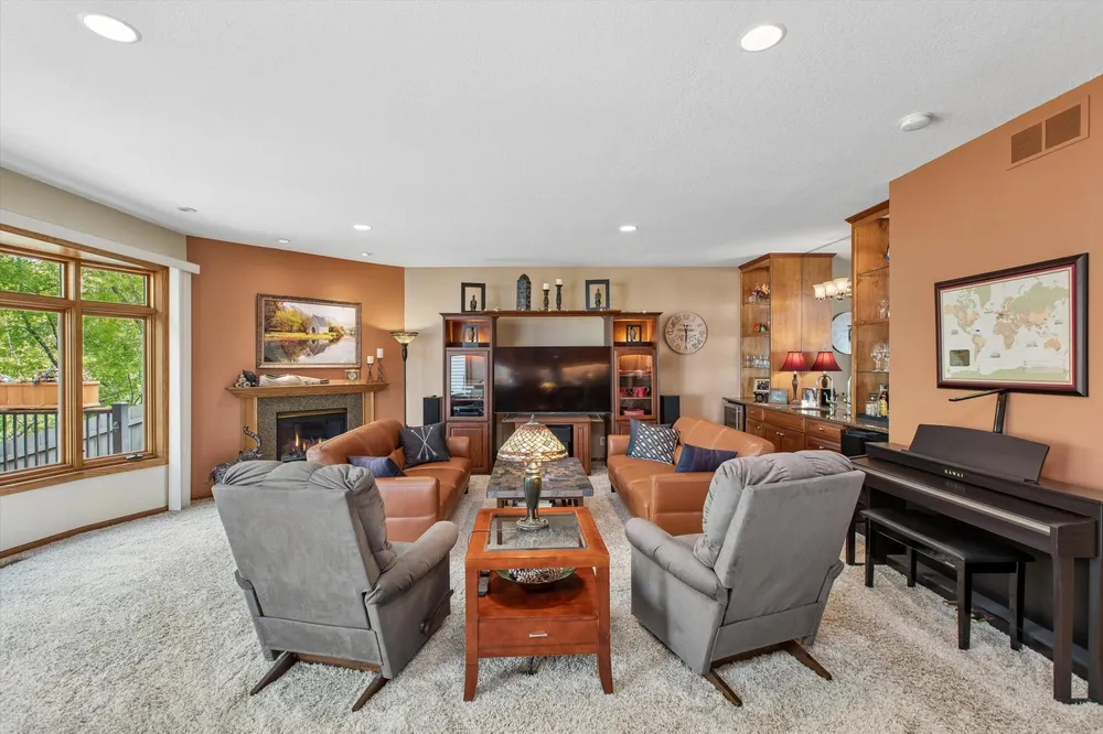 412 E 135th St, Burnsville, MN 55337