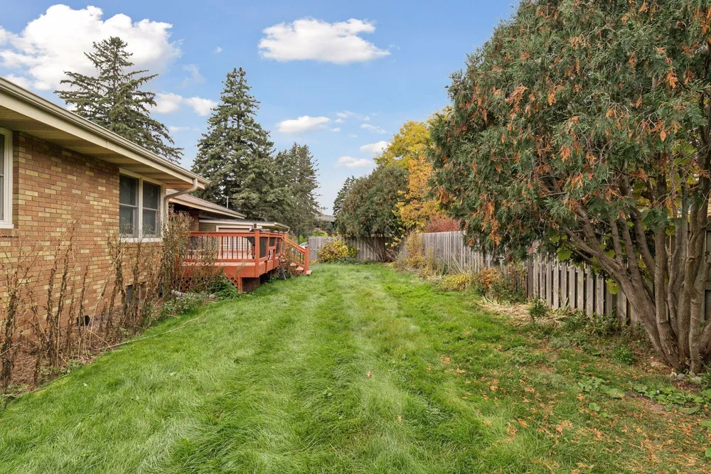 2079 Upper Saint Dennis Rd, Saint Paul, MN 55116