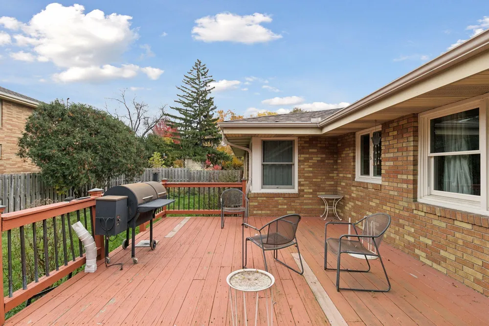 2079 Upper Saint Dennis Rd, Saint Paul, MN 55116