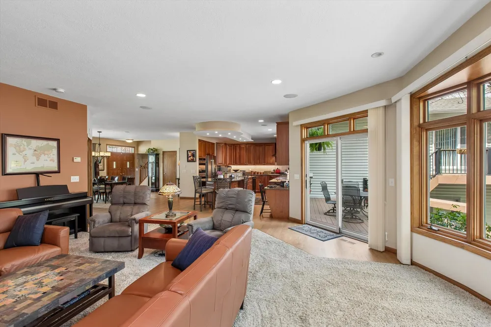 412 E 135th St, Burnsville, MN 55337