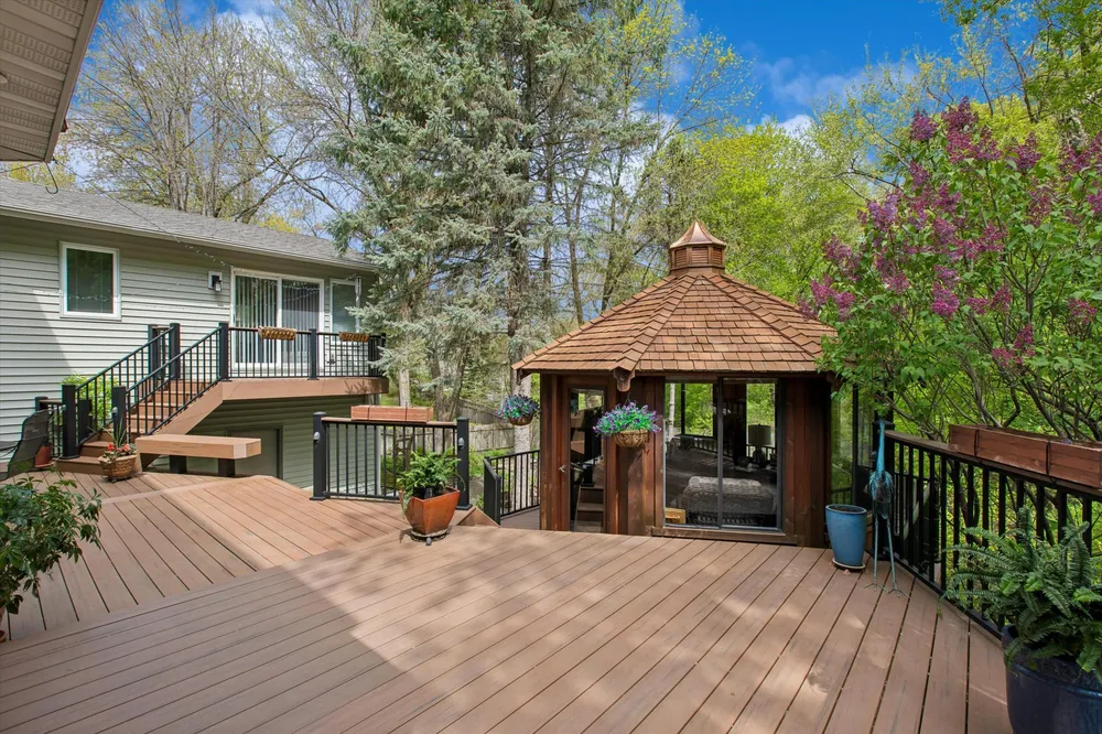 412 E 135th St, Burnsville, MN 55337
