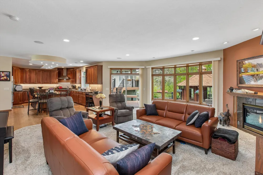 412 E 135th St, Burnsville, MN 55337
