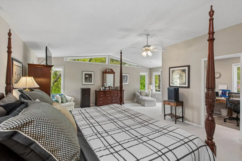 412 E 135th St, Burnsville, MN 55337