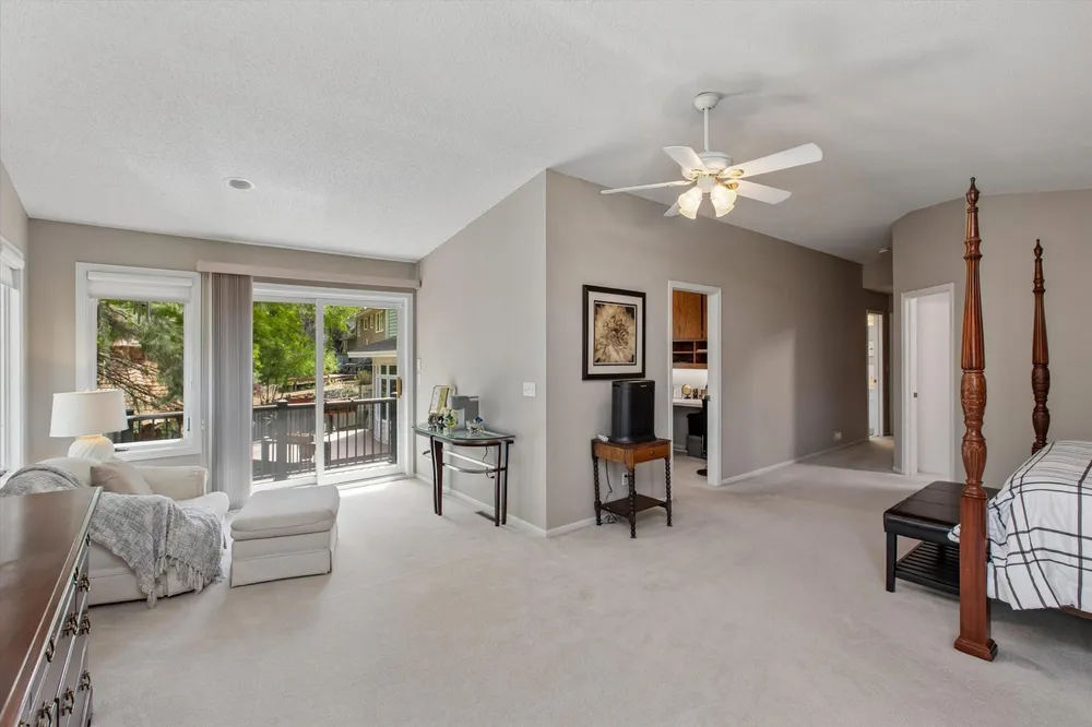 412 E 135th St, Burnsville, MN 55337