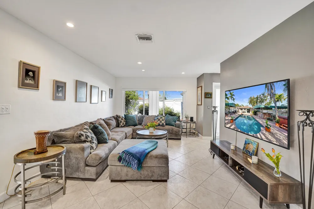 1036 NE 9th Ave, Fort Lauderdale, FL 33304