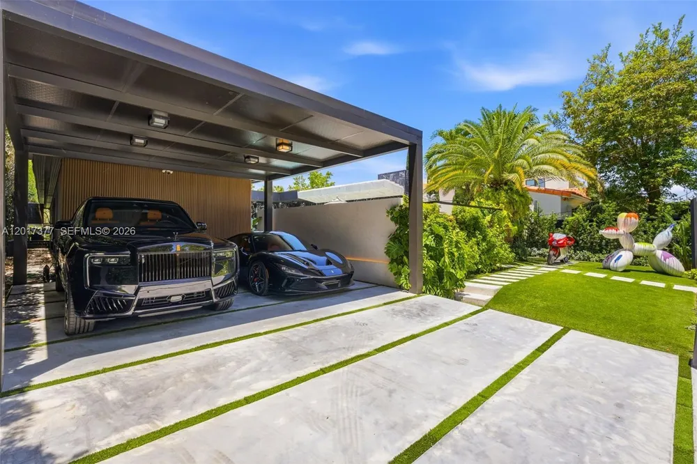 5750 Lagorce Dr, Miami Beach, FL 33140-2142