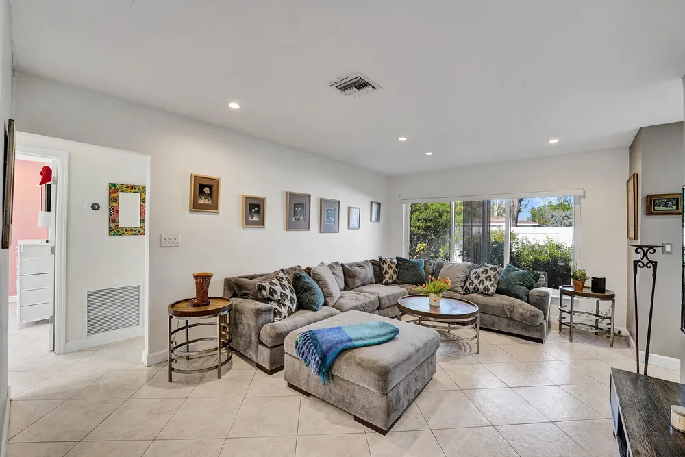 1036 NE 9th Ave, Fort Lauderdale, FL 33304