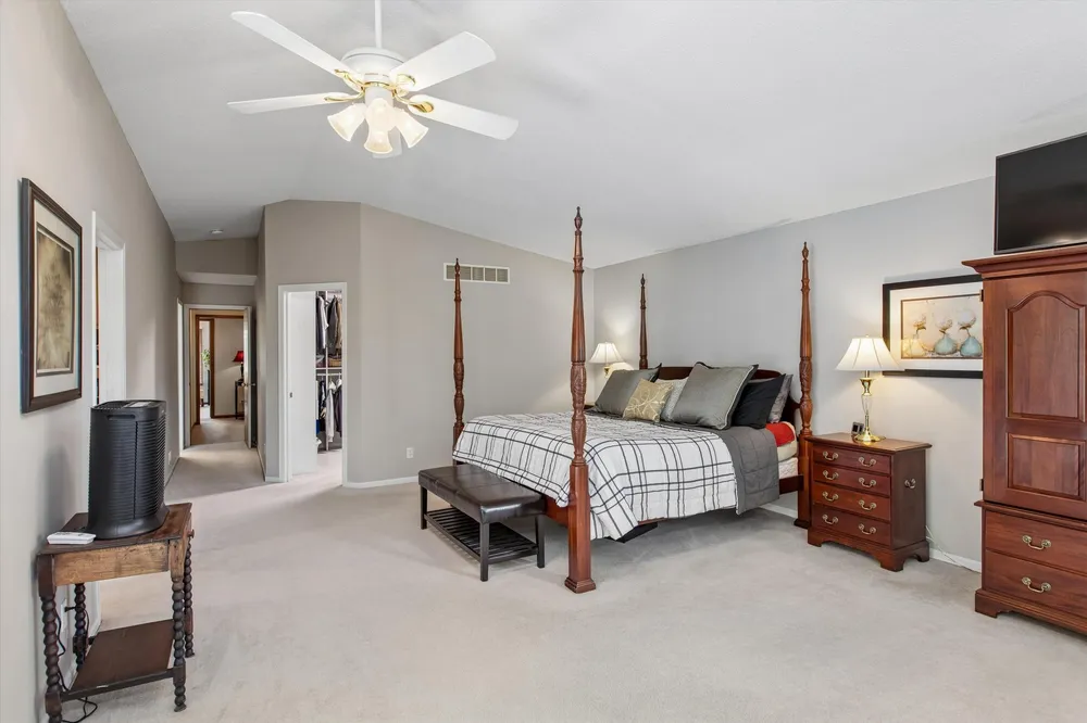 412 E 135th St, Burnsville, MN 55337
