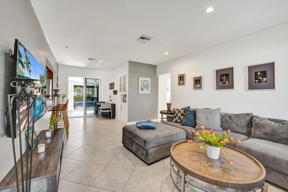1036 NE 9th Ave, Fort Lauderdale, FL 33304