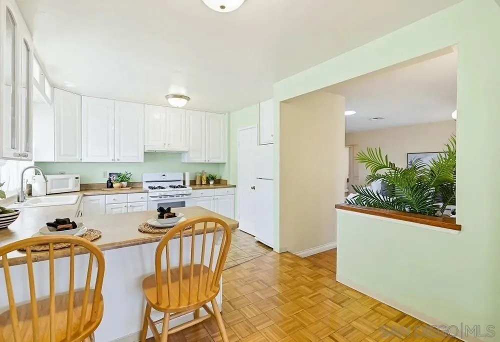 9832 Estrella Dr, Spring Valley, CA 91977