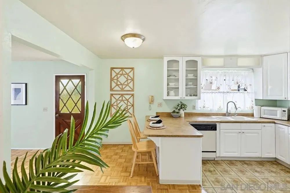 9832 Estrella Dr, Spring Valley, CA 91977