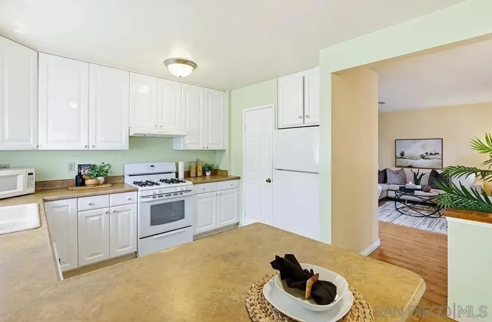 9832 Estrella Dr, Spring Valley, CA 91977