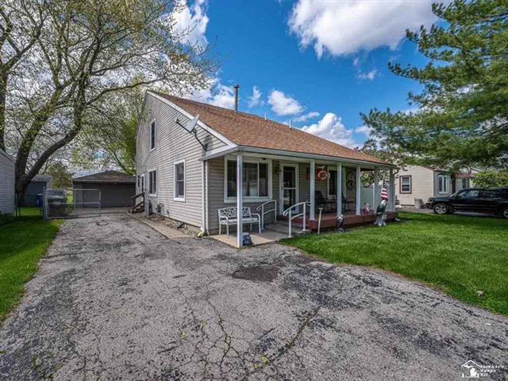 1423 Sunset Blvd, Monroe, MI 48162