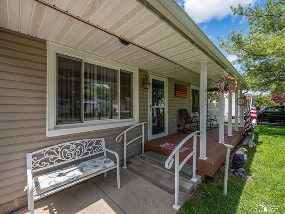 1423 Sunset Blvd, Monroe, MI 48162