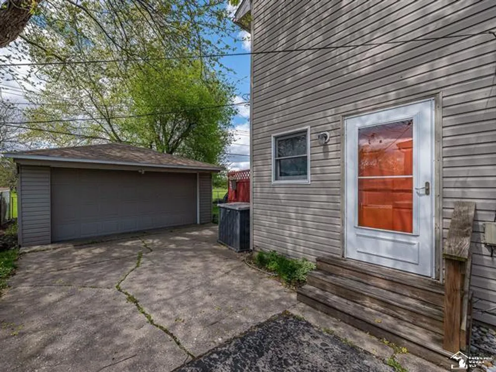 1423 Sunset Blvd, Monroe, MI 48162
