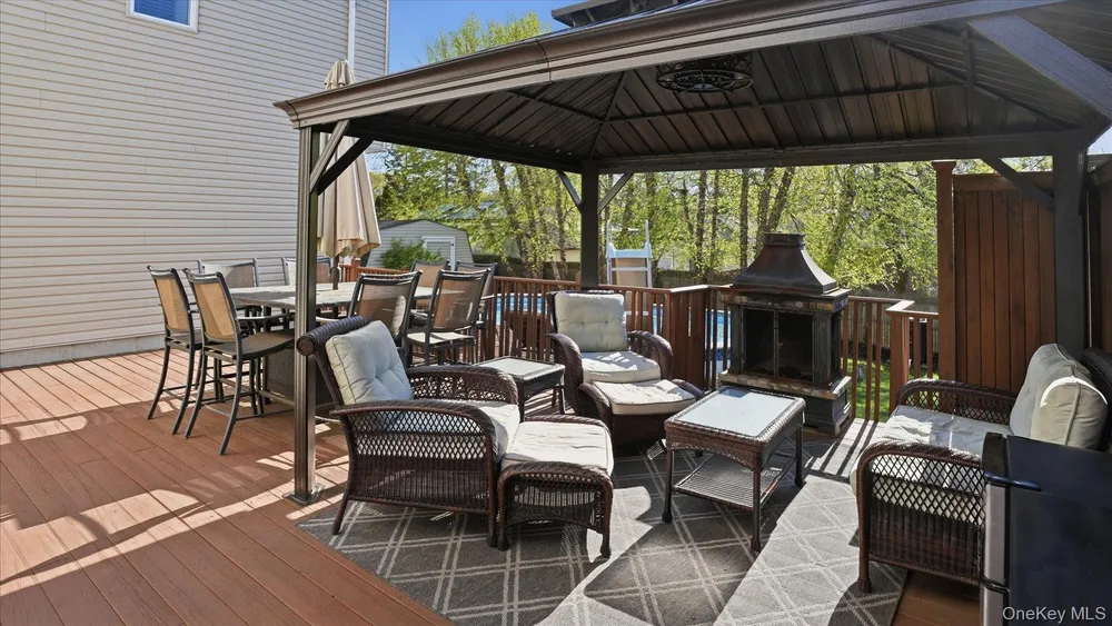 20 Camp Dr, Selden, NY 11784