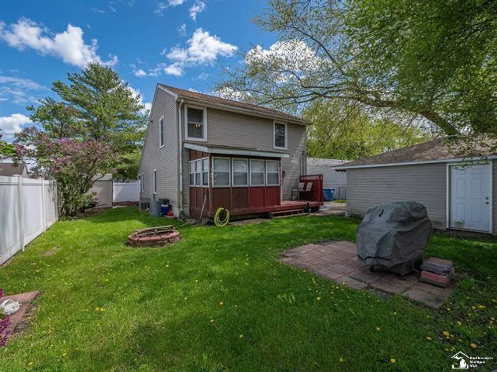 1423 Sunset Blvd, Monroe, MI 48162