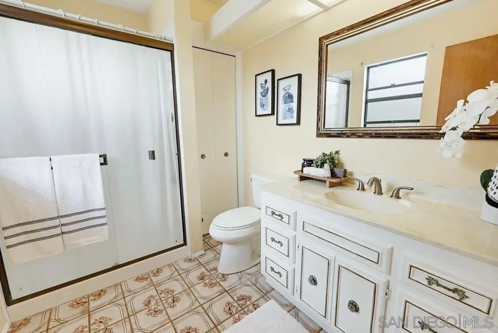9832 Estrella Dr, Spring Valley, CA 91977