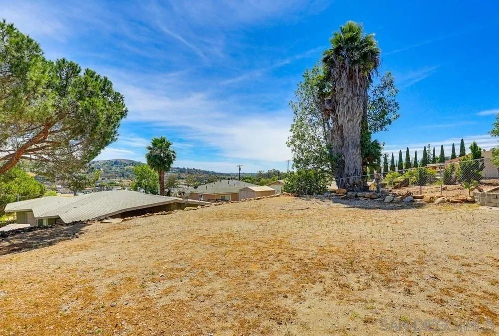 9832 Estrella Dr, Spring Valley, CA 91977