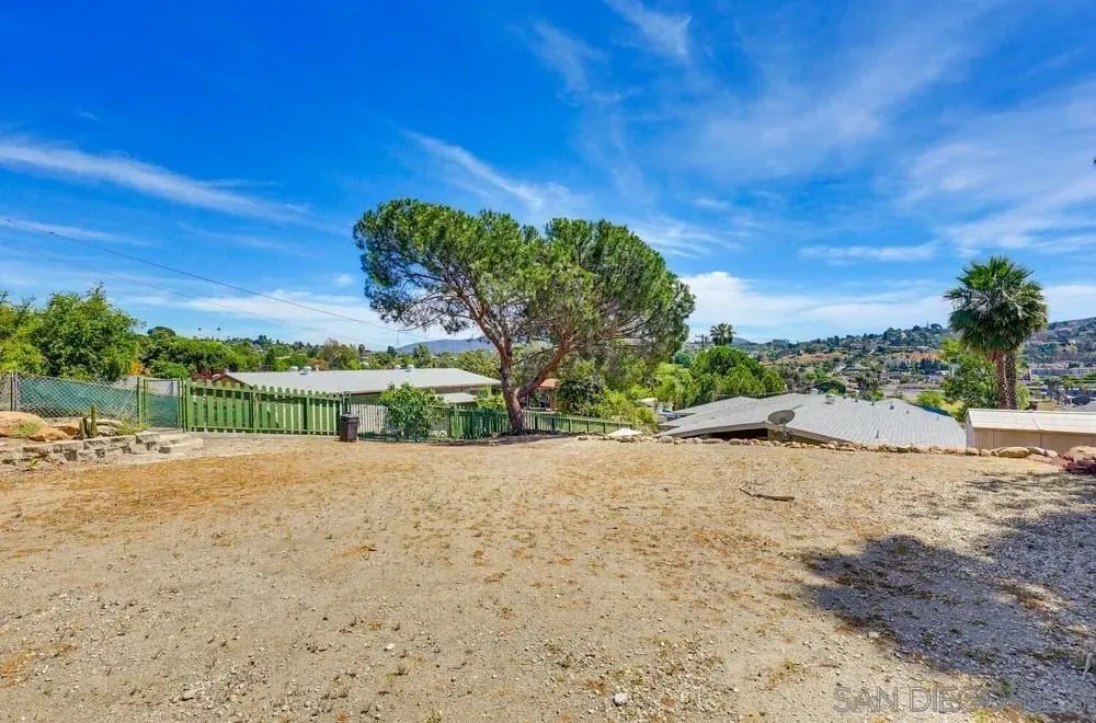 9832 Estrella Dr, Spring Valley, CA 91977