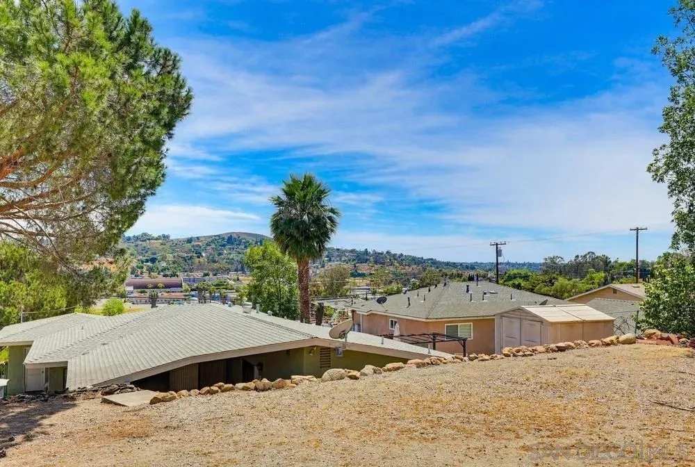 9832 Estrella Dr, Spring Valley, CA 91977