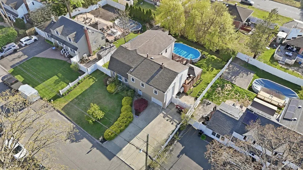 20 Camp Dr, Selden, NY 11784
