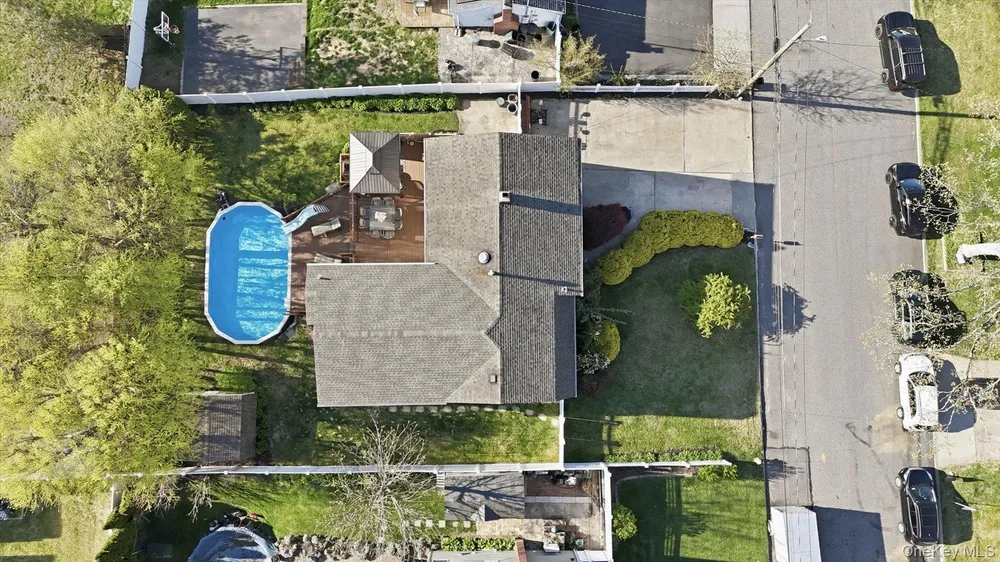 20 Camp Dr, Selden, NY 11784