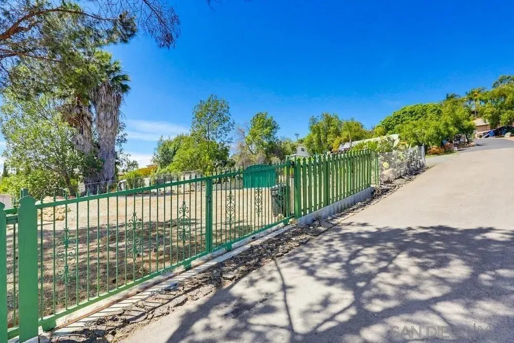 9832 Estrella Dr, Spring Valley, CA 91977