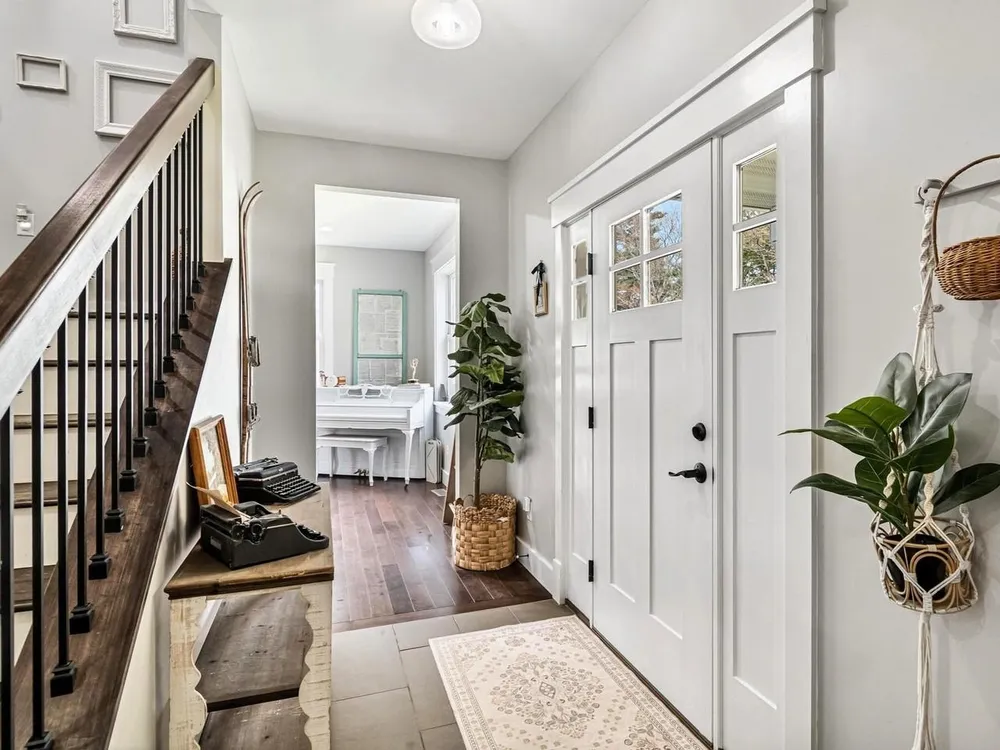 12 Kristen Dr, Colchester, VT 05446