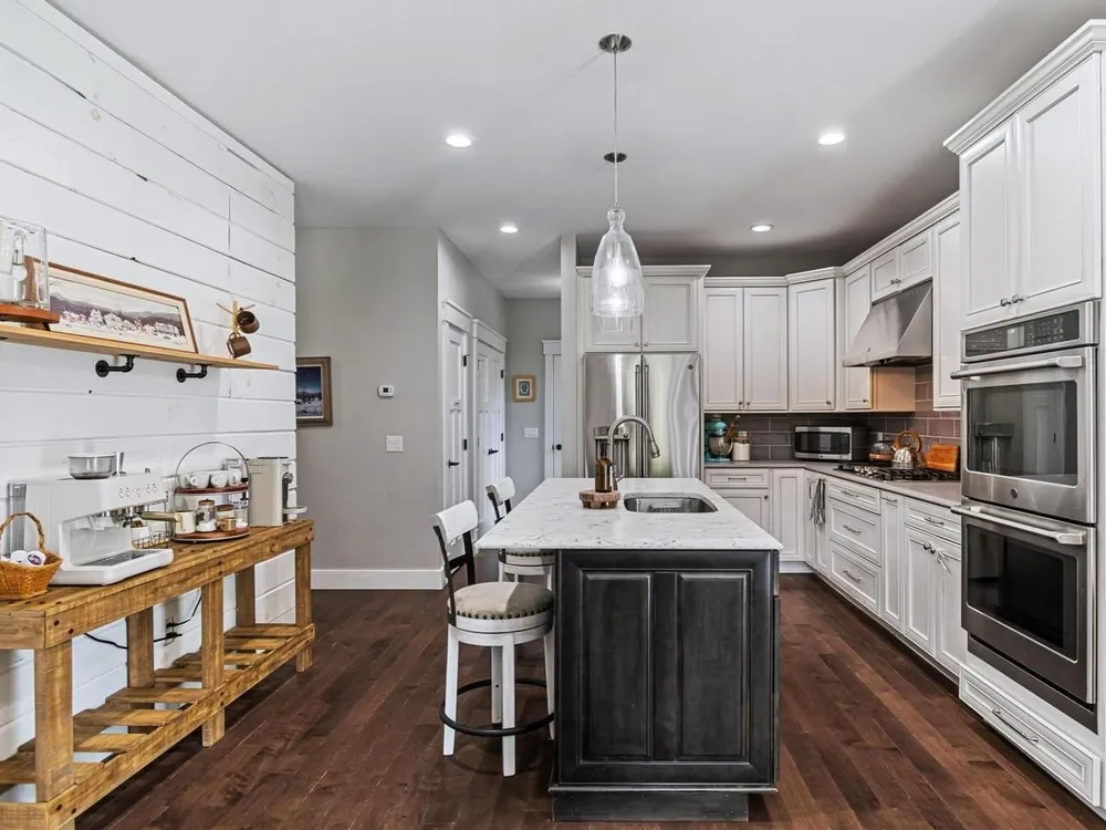 12 Kristen Dr, Colchester, VT 05446