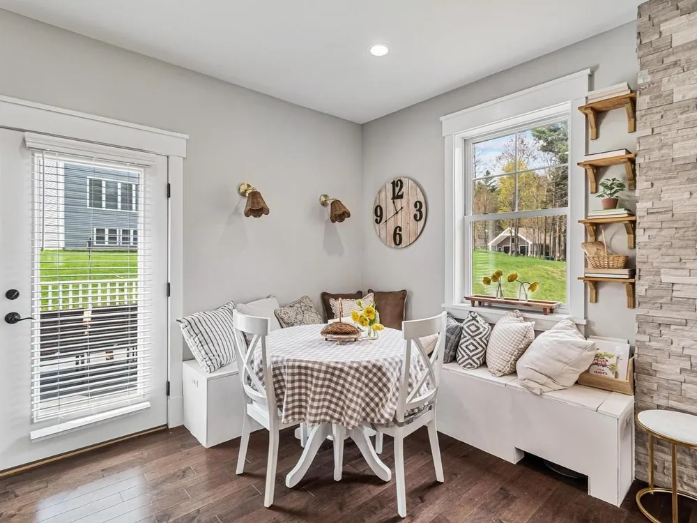 12 Kristen Dr, Colchester, VT 05446