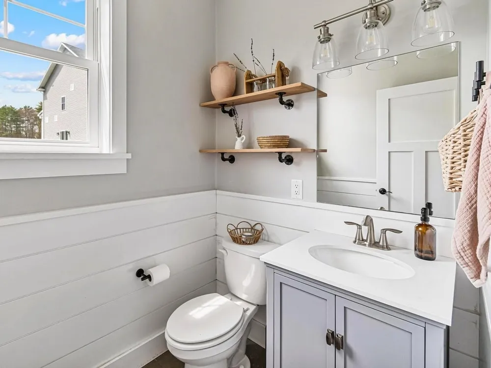 12 Kristen Dr, Colchester, VT 05446