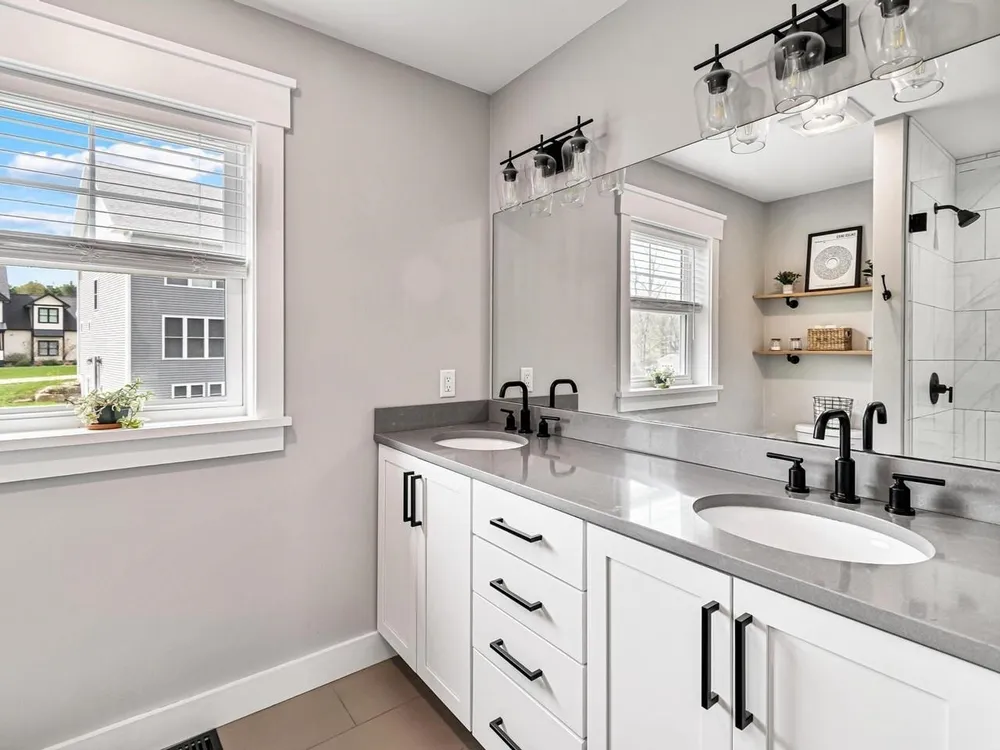 12 Kristen Dr, Colchester, VT 05446