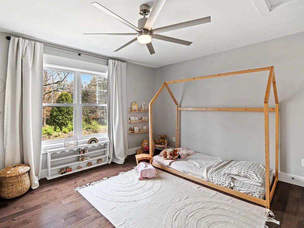 12 Kristen Dr, Colchester, VT 05446