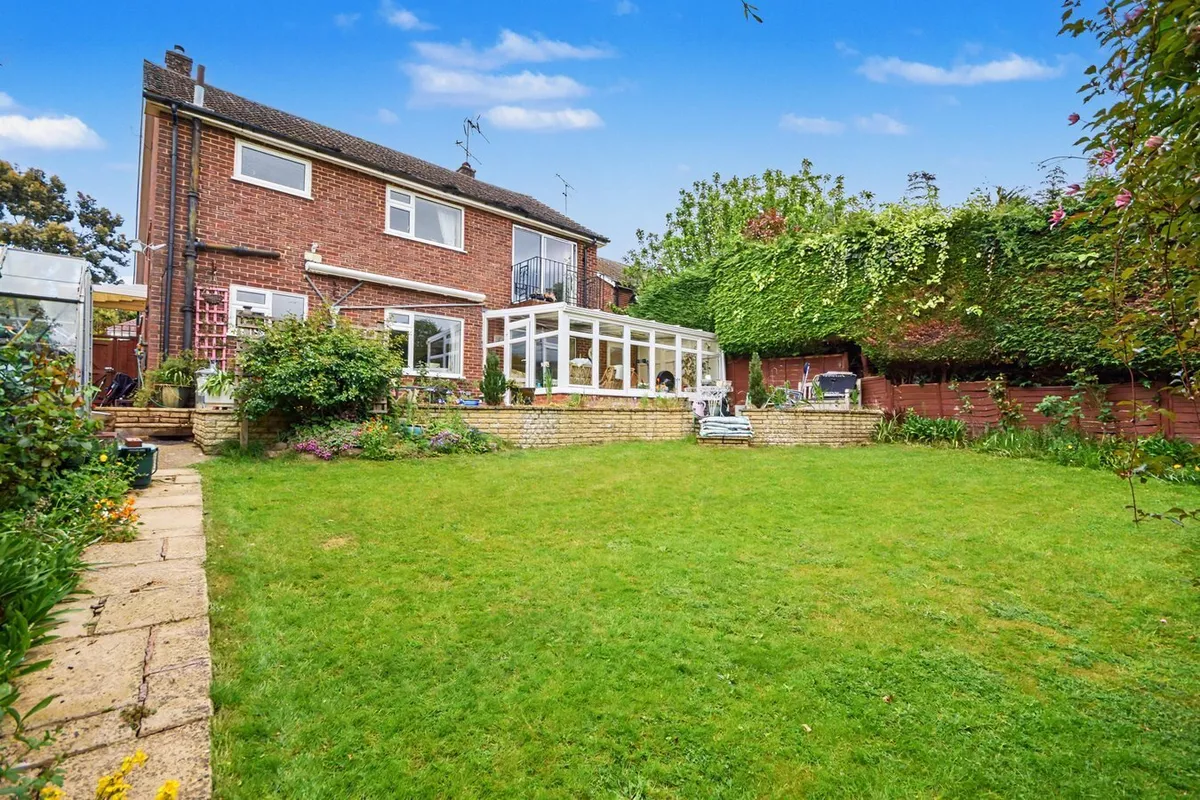 Farnham Park Close, Farnham, Surrey, GU9